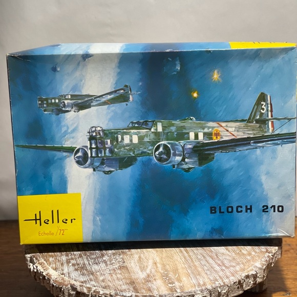 Vintage Heller Bloch 210 Bomber 1/72 Scale Model Kit France - Picture 1 of 7